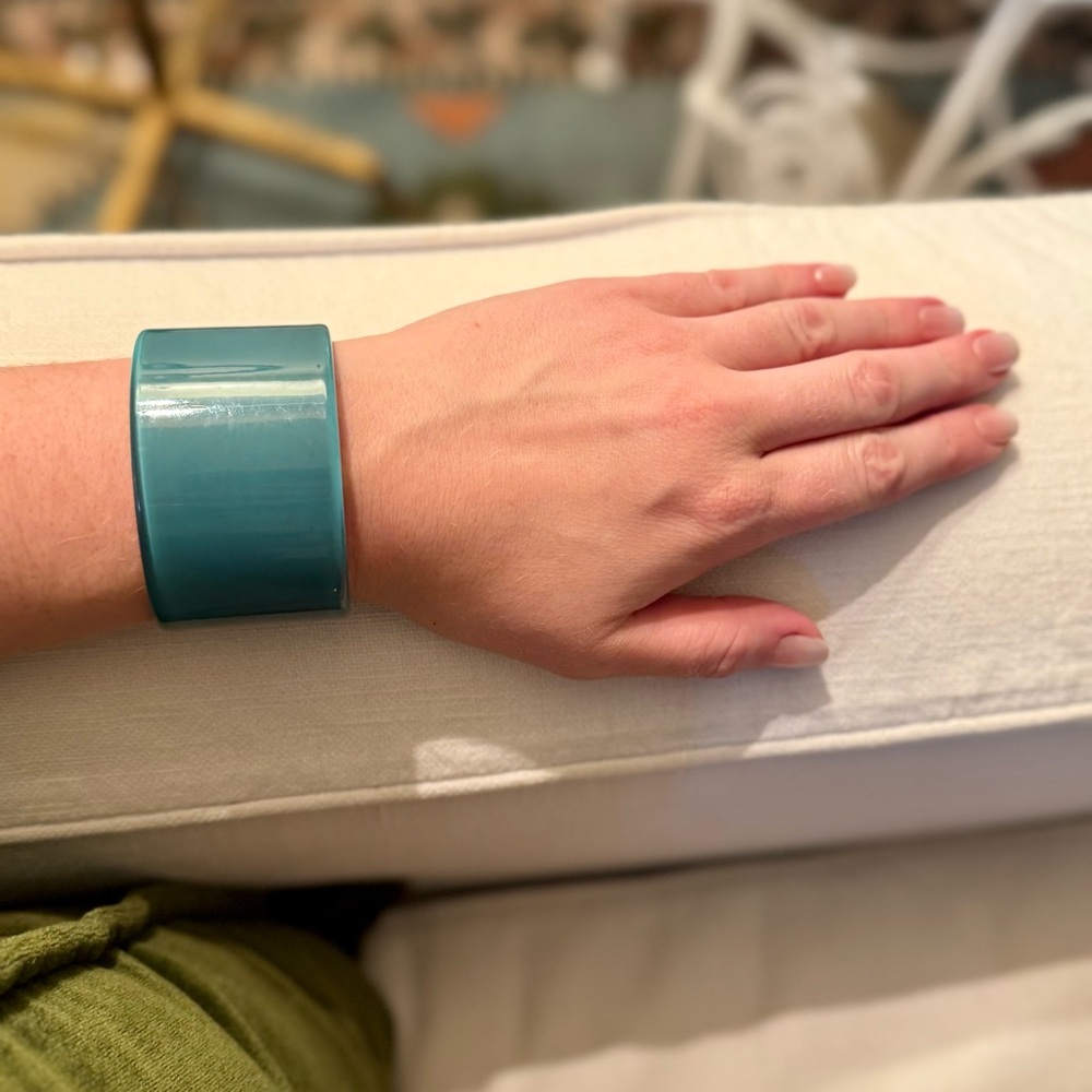 Vintage Extra Wide Translucent Acqua Lucite Turquoise Blue Bangle Bracelet